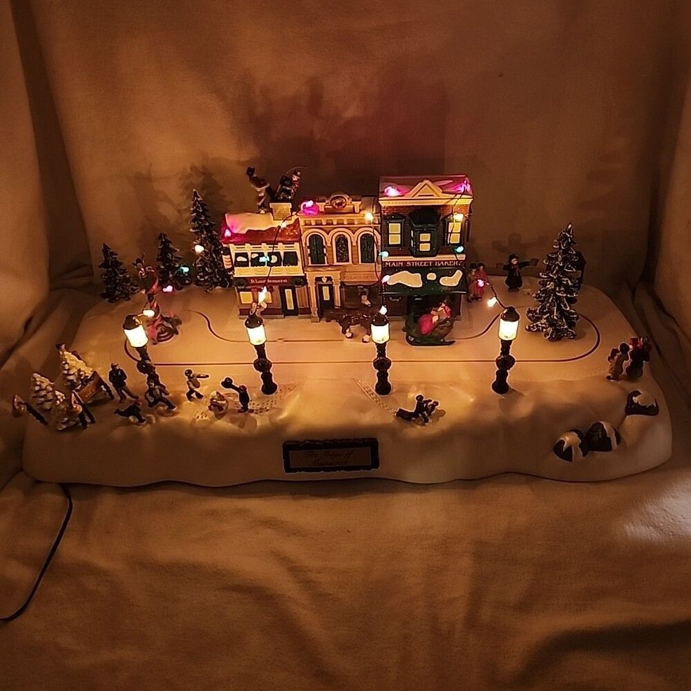 House Magic of Mainstreet Animated Musical Christmas Village Trendmaster 1997